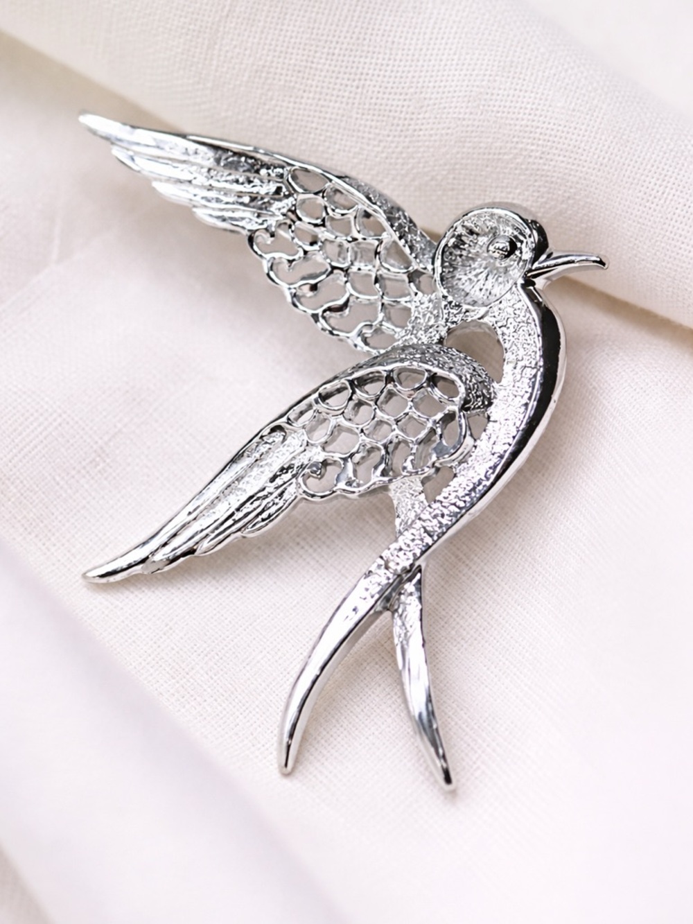 💕2/$30 Sarah Coventry Silver Tone Swallow Bird Brooch Vintage Pin